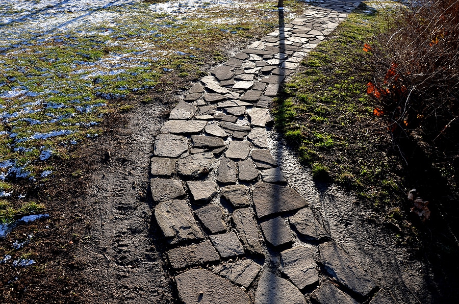 Winter Yard Prep in Virginia: Mulch, Gravel & Drainage Tips